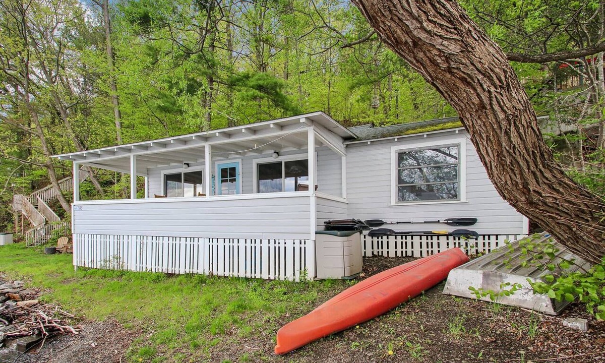 Town of Jerusalem House | Chipmunk Cottage | Cozy Lakefront Escape