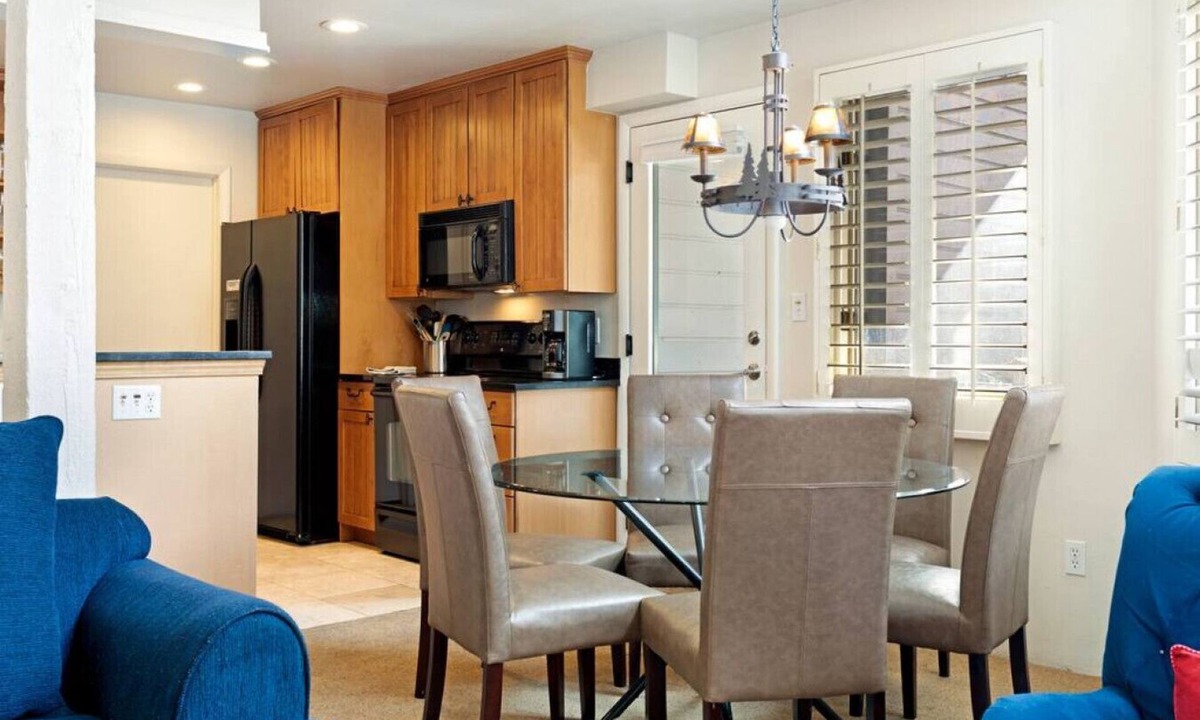 Vail Villa | East Vail Townhome - Hot Tub & Close to Bus Stop
