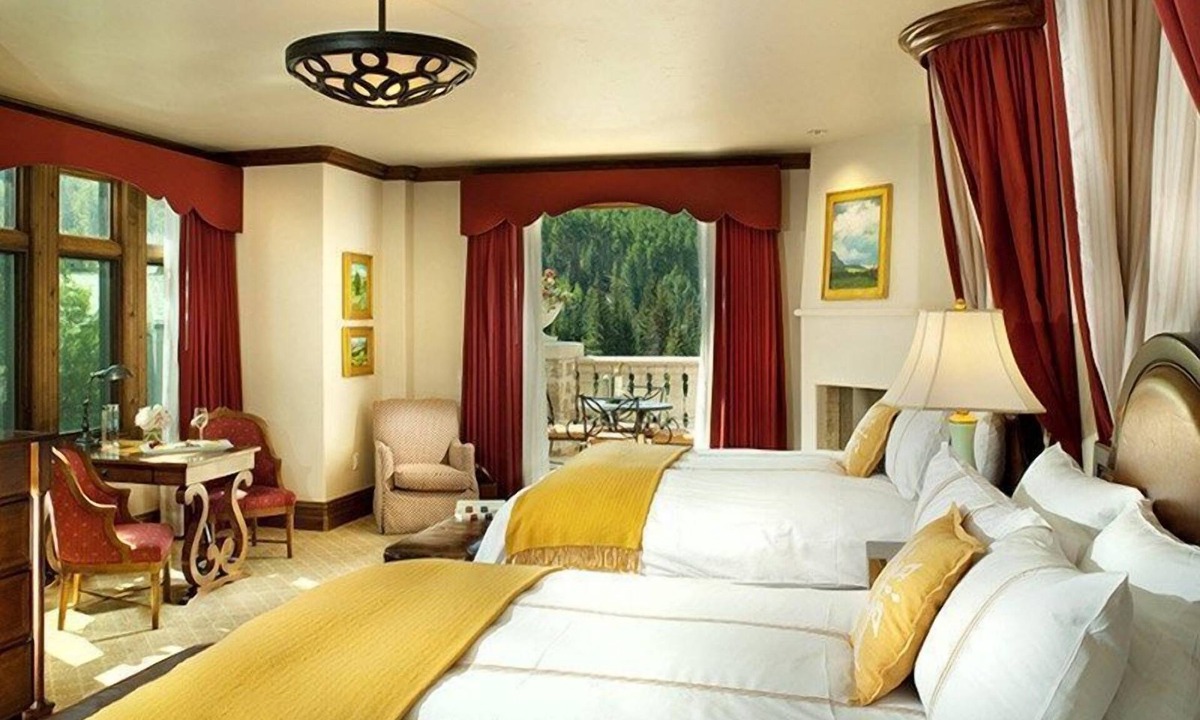 Vail Cabin | Lavish Room + Access to Rooftop Hot Tubs & Pool