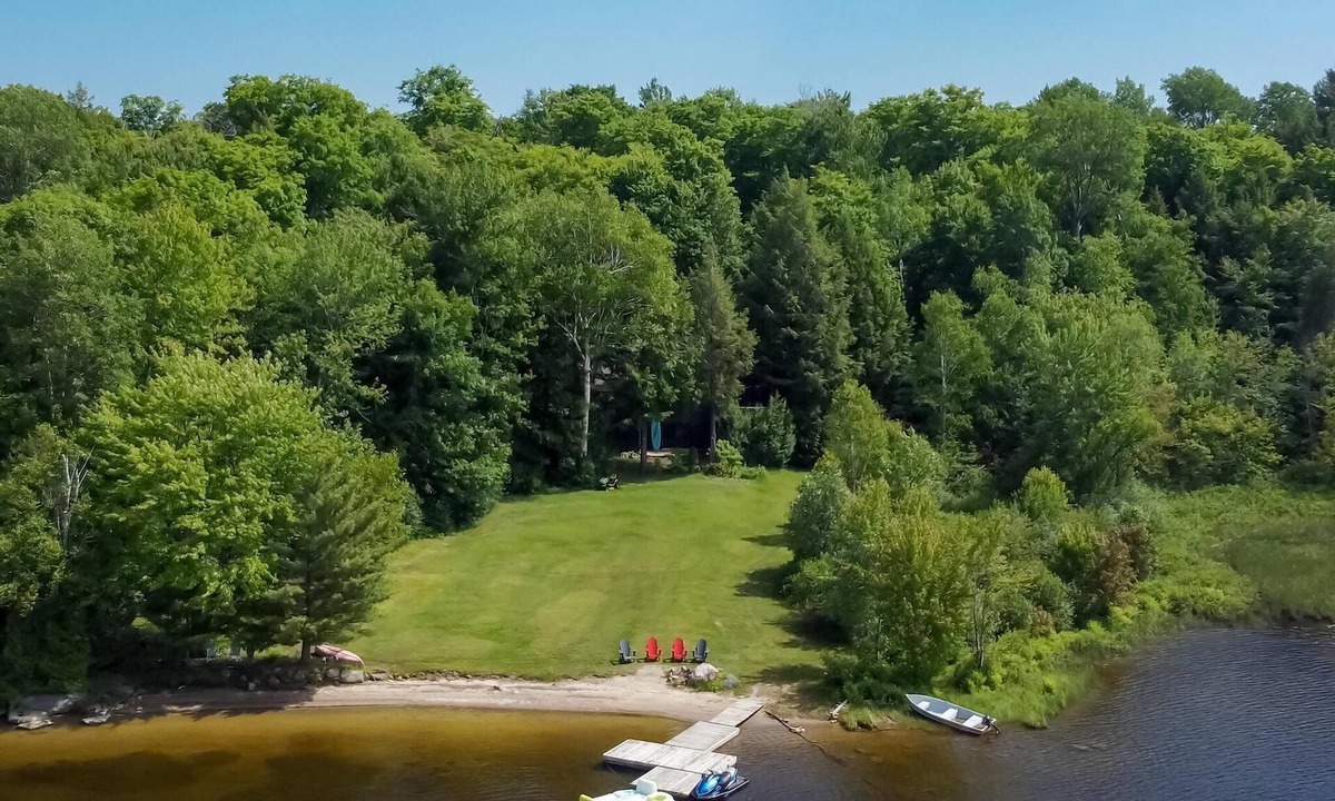 Bala Cottage | Moon River Cottage Sanctuary With Private Beach in Bala!