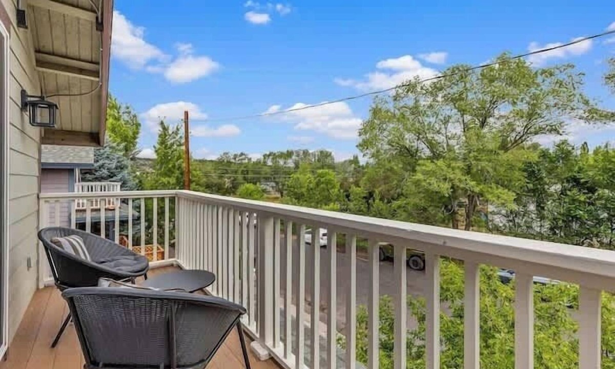 Southside House | NAU/DT | Elevated 2 bdrm | AC | Dog Friendly