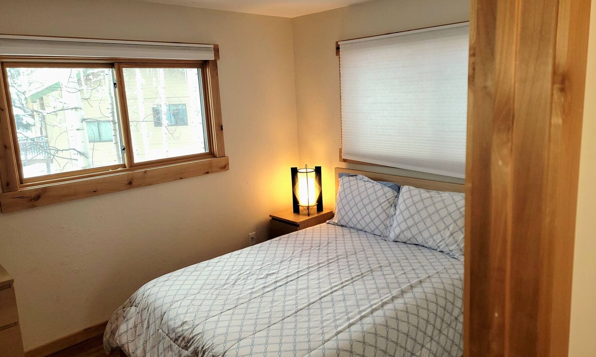 Vail Cabin | **NEW** Vail Cabin, Sleeps 8 Great Location, Smores, Park