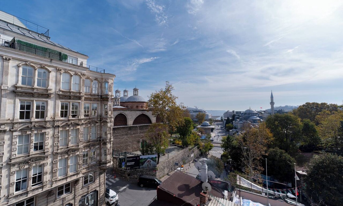 Karakoy Apartment | Spacious One-Bedroom Apartment with Bosphorus View