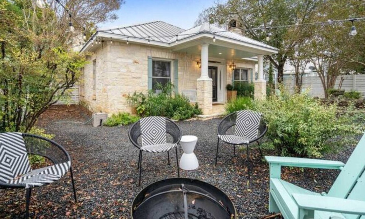 Stonewall House | Stonewall Bungalows 20min Fredericksburg 290 road - 4 beautiful units for groups