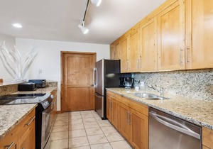 Bright and Spacious 2BR A/C Fireplace & Stunning Beaver Creek Mountain Views in Vail