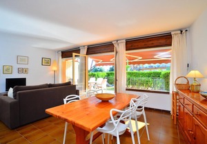 N-3 ground floor in community with pool in Calella de Palafrugell