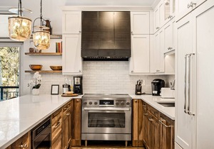 Summer in Snowmass! Bright Corner Condo w/Views, 2 Balconies, Pool/HT, Parking & Trail Access in Snowmass Village