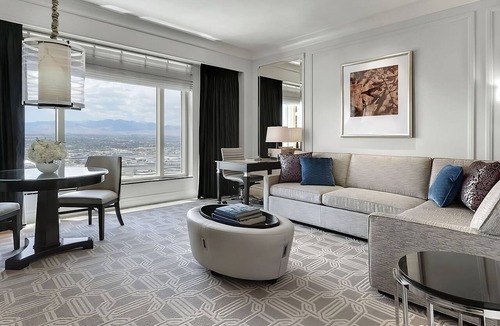 Las Vegas Hotel | 2 Luxury King Suite City View at Palazzo at The Venetian