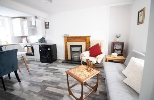 Trecynon House | A Perfect 1BD Getaway in Aberdare, South Wales