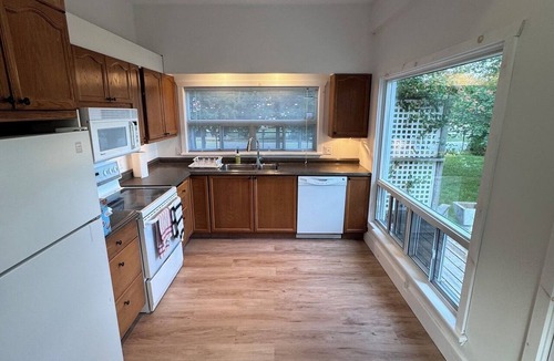 Balm Beach Cottage | Beachfront Estate Perfect For Large Families In The Heart Of Balm Beach