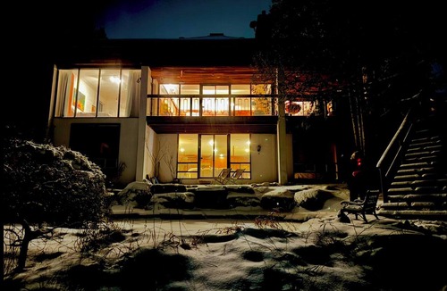 Adjala-Tosorontio House | Beautiful & Private Mid Century Modern Country-House on 10 Acres near Caledon
