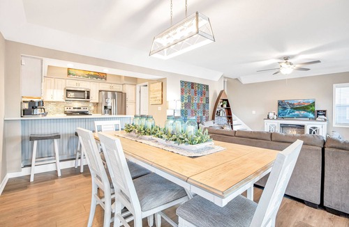 Village of Four Seasons House | Captivating Views, Amazing Design and Lake Living