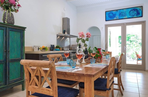 Opal Villa | Charming 3-bedroom villa with WiFi and AC - amazing shaded patio and pool area!