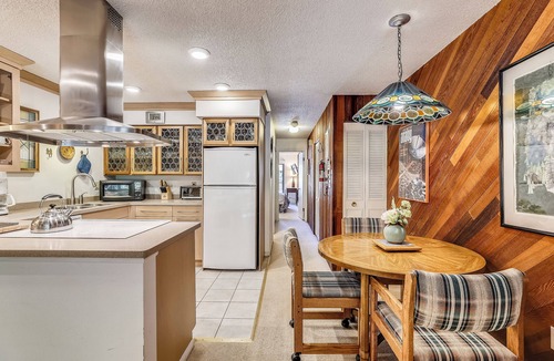 Aspen Condo | Charming condo in the core, dynamite location