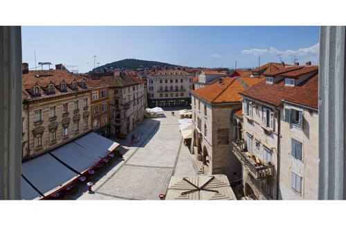Old Town Apartment | Clock Tower apartment