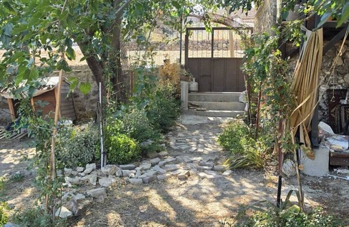 Derekoy Cottage | Cozy 3-bedroom cottage in perfect Bergama with AC comfort