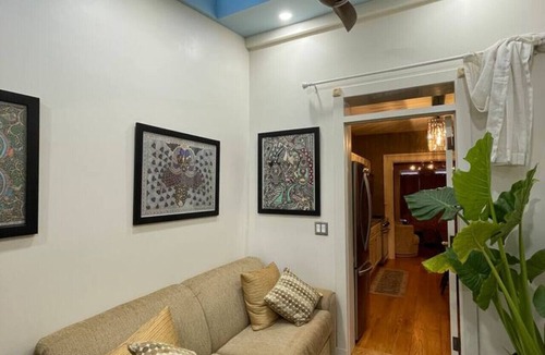 Albany House | Downtown 3BR duplex full kitchen parking off i-787