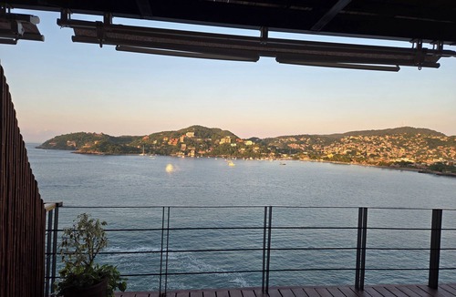 Zihuatanejo Condo | El Nido, Casa 2 - GORGEOUS BAY VIEWS - NOBODY BETWEEN YOU AND THE WATER
