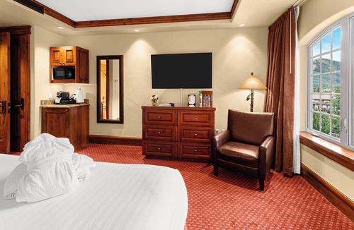 Vail Hotel | Enjoyable Stay | Vail Mountain Retreat | King Bed Unit | Near Ski Slopes
