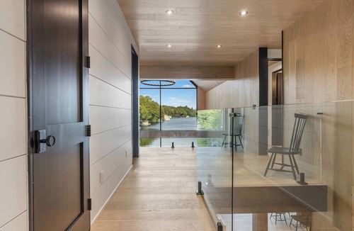 Muskoka Lakes Cottage | Lake Joseph Beach house - Bringing the Caribbean to Muskoka