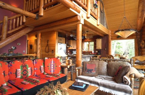 Two Harbors House | Lake Superior Luxury Log Home, Sauna, Waterfront, Amazing Views