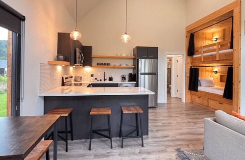 Stanton Cabin | Moonrise Meadow RARE River BEACH, Hot Tub, RRG