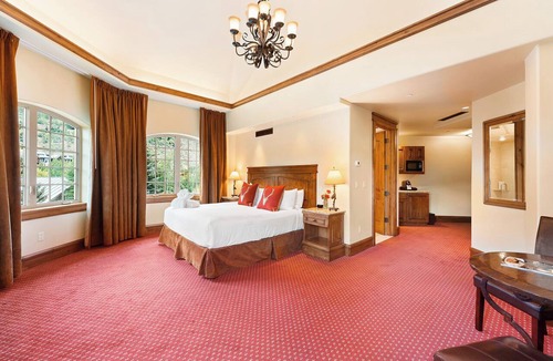 Vail Hotel | Premium Mountain View Unit | Amazing Mountain View w/Hot Tub and Parking!