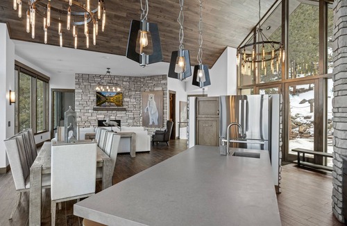 Windcliff Estates House | Skyes Peak - Luxury Mountain Retreat with Breathtaking Views and Hot Tub