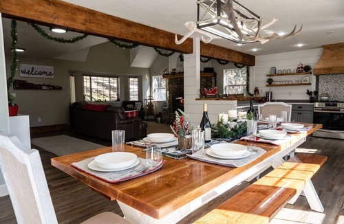Cloudcroft Cabin | Sleeps 18 · 4 Private Acres · Views & Arcade