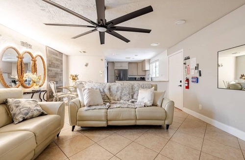 Camelback East House | The Phoenix Haven Resort Village | Pool & Gym |