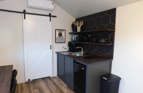 Helm Farm House | This must be the place - OKC- walking distance to western ave.