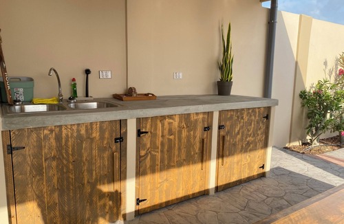 Oranjestad House | Unique Aruban style house incl. swimming pool, outdoor kitchen, toilet & shower!