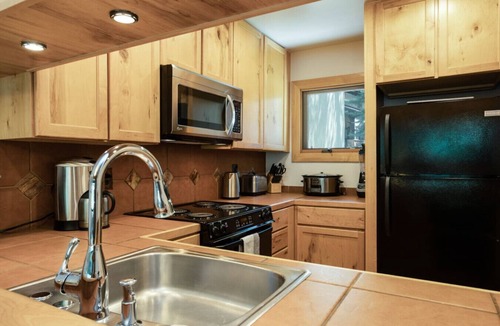 Vail Villa | West Vail Ptarmigan Townhome - Summer Pool