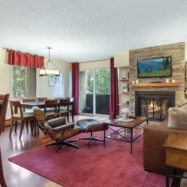 100 ft. to Gondola! Balcony, Fireplace, Views, Parking! Heart of Lionshead! in Vail