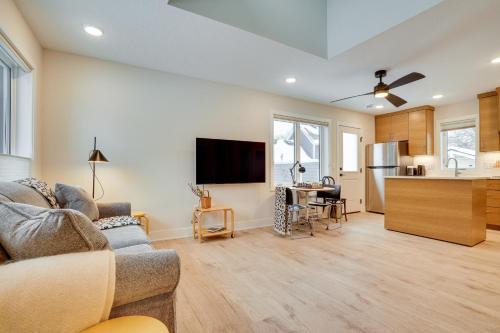 < 1 Mi to Carleton College: WFH-Friendly Apartment in Northfield