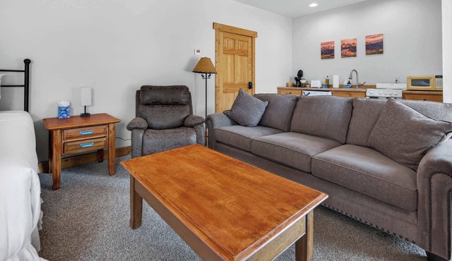 1BR Mountain View Studio with Fireplace,Deck,Views in Fort Collins