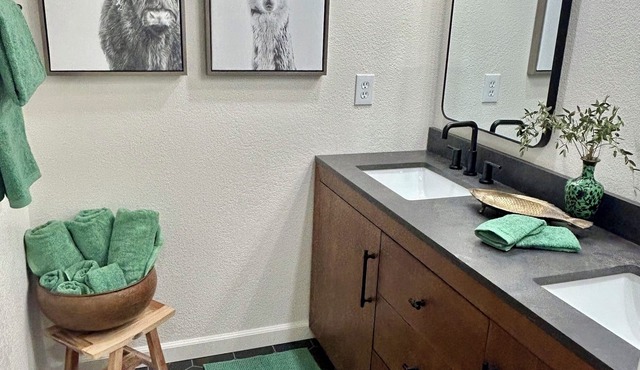 2 Bdrm 2 bath condo-ground floor pool Scottsdale McCormick Ranch Rancho Antigua in Scottsdale