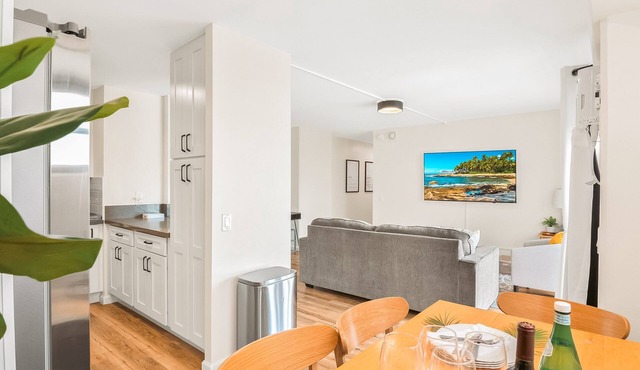 2BR/2BA Condos in Kuhio at Waikiki with Parking! in Honolulu
