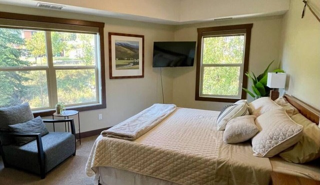 3 Bed Condo w/BBQ, Fireplace & Heated Parking! in Fernie