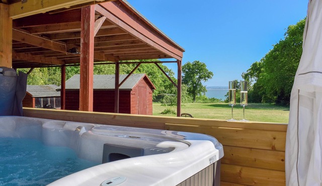 3 bedroom accommodation in Wootton, near Ryde in Ryde