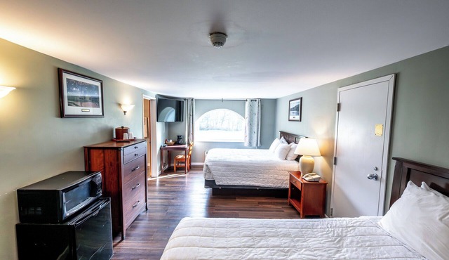 3 Units | Charming Mountain Hideaway | Relax in Style Surrounded by Nature Views in East Stroudsburg