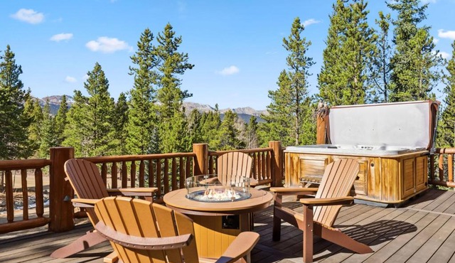 4BR Breckenridge Retreat with Fire Pit in Breckenridge