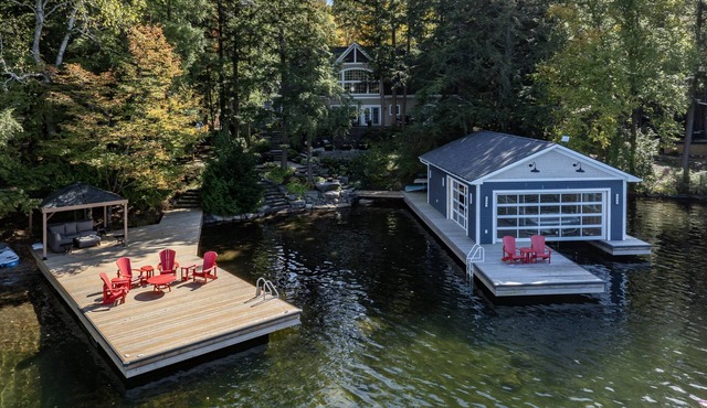 7 bed, 5 bath spectacular cottage on Lake Joseph! in Parry Sound Mid-Shore (Bala)