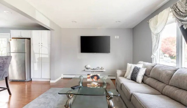 A Modern Getaway Perfect for Families & Business in Deer Park