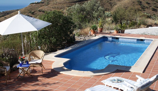 A unique, authentic finca with a pool and sweeping views of the sea and mountains in Carraspite - Sayalonga