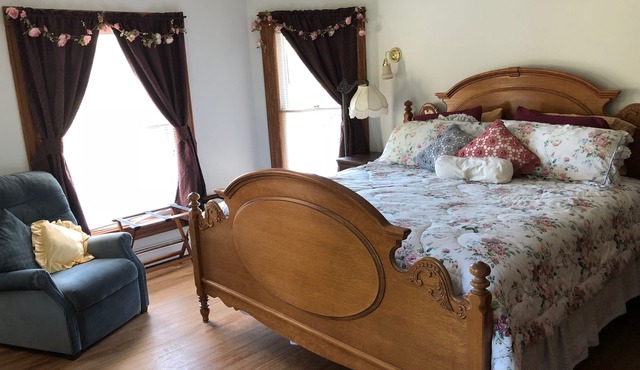 Antique Rose Inn Windham in Windham