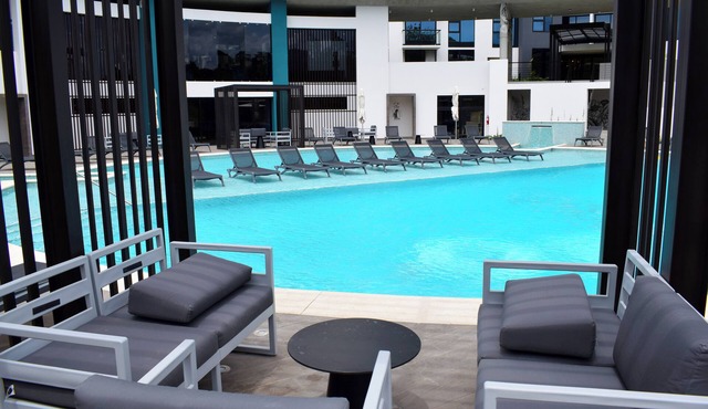Apartamento con Piscina y Cómodo Espacio de Trabajo in San José