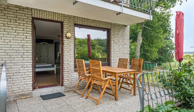 Apartment 'Ostseeblick Fewo 8' with Private Terrace, Shared Garden and Wi-Fi in Kronsgaard
