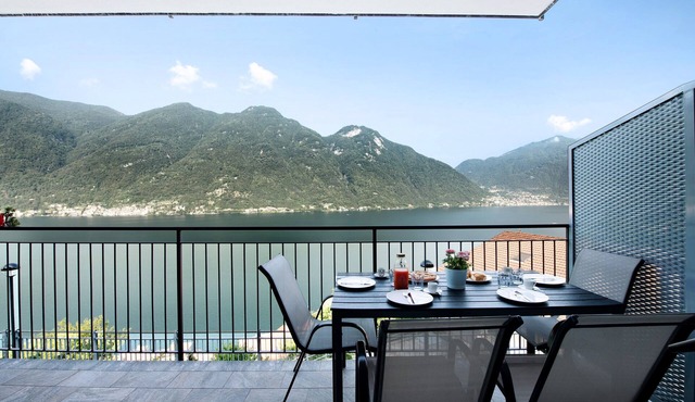 Appartamento "3 Il Tornante" with Lake & Mountain Views, Wi-Fi, A/C & Balcony in Nesso