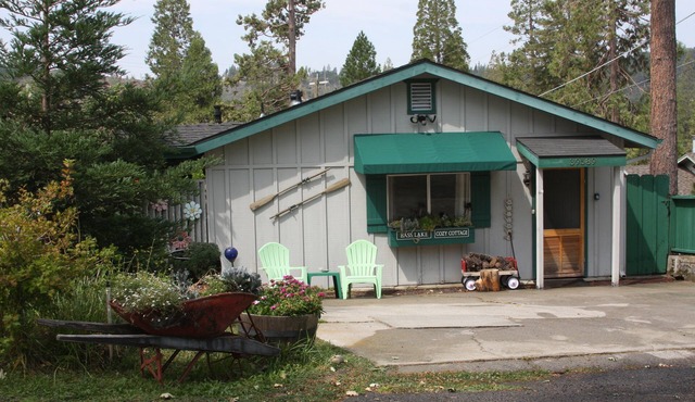 Bass Lake Cozy Cottage near Yosemite in Bass Lake
